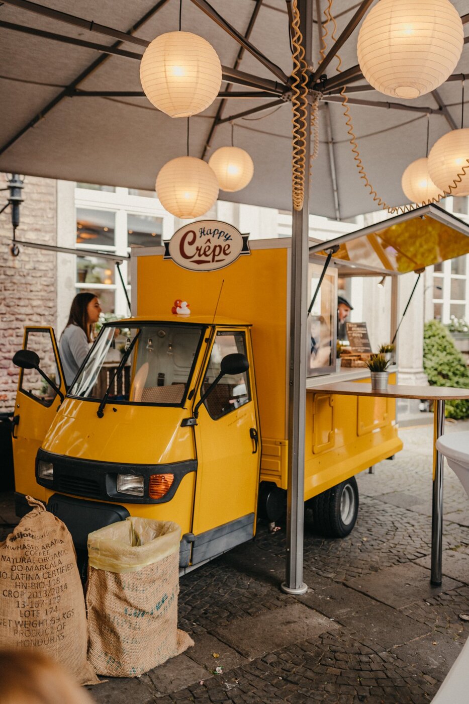 Piaggio Ape gelb – Vintage Foodtruck Hochzeit NRW Köln